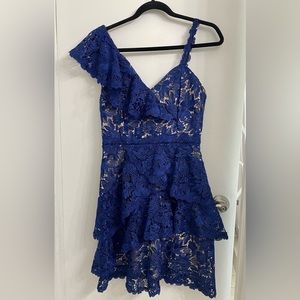 Alice+Olivia tiered ruffle blue lace dress asymmetric shoulder, sz 6-8. Party on